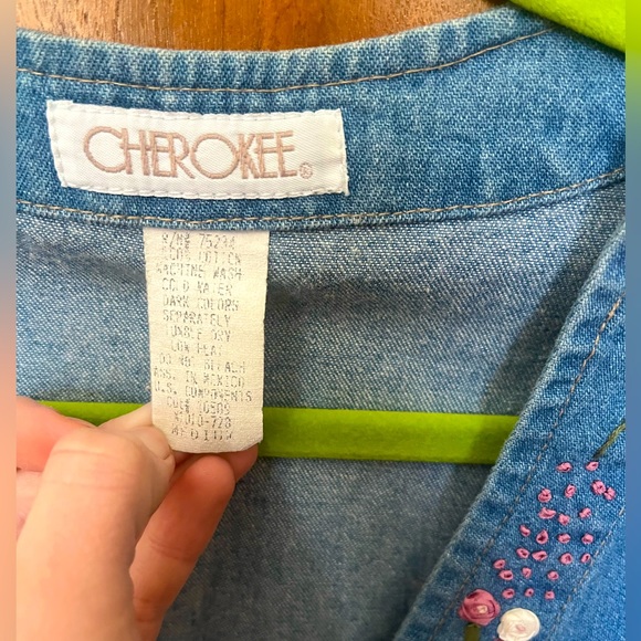 VTG 90s Pink & White Floral Embroidered Jean Vest • Cherokee brand • size Medium - Picture 2 of 7